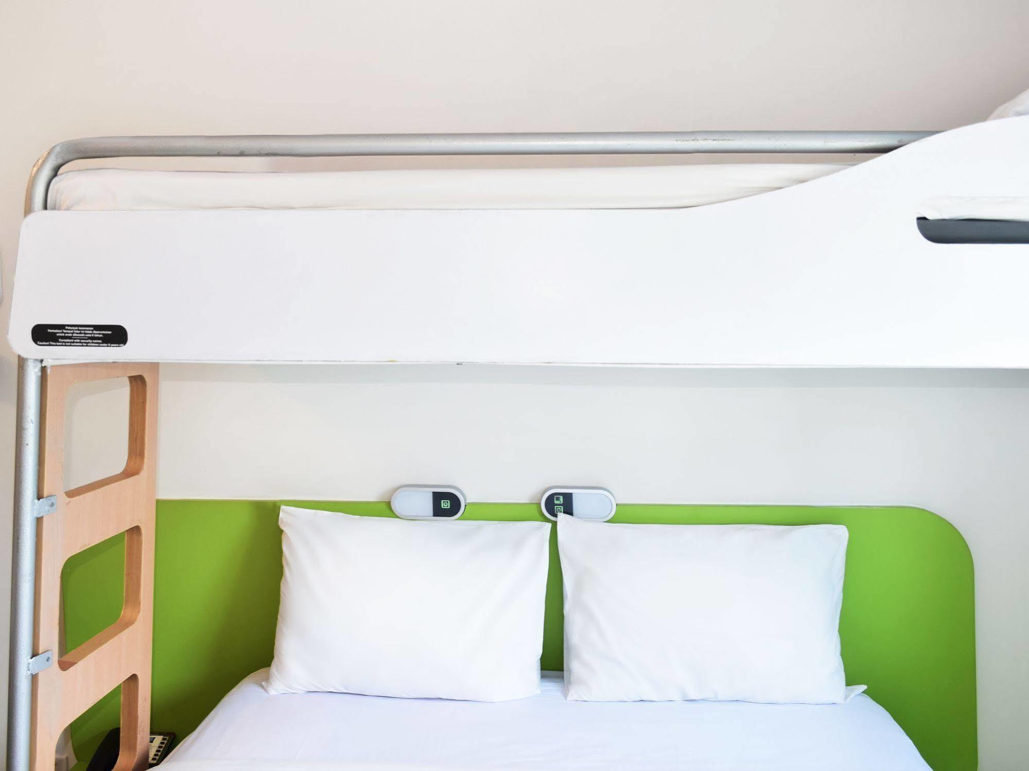 Ibis Budget Semarang Tendean Exterior photo