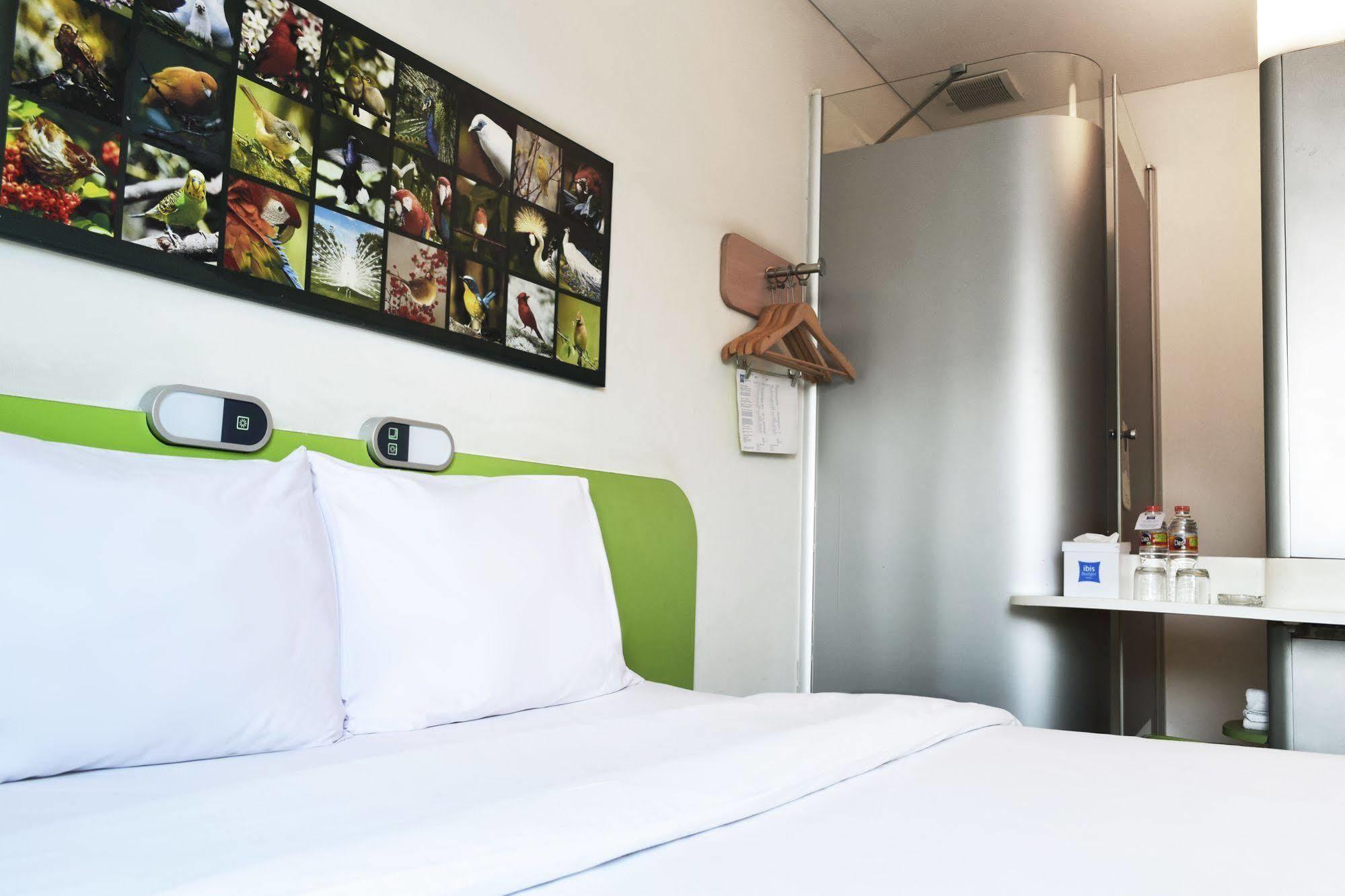 Ibis Budget Semarang Tendean Exterior photo